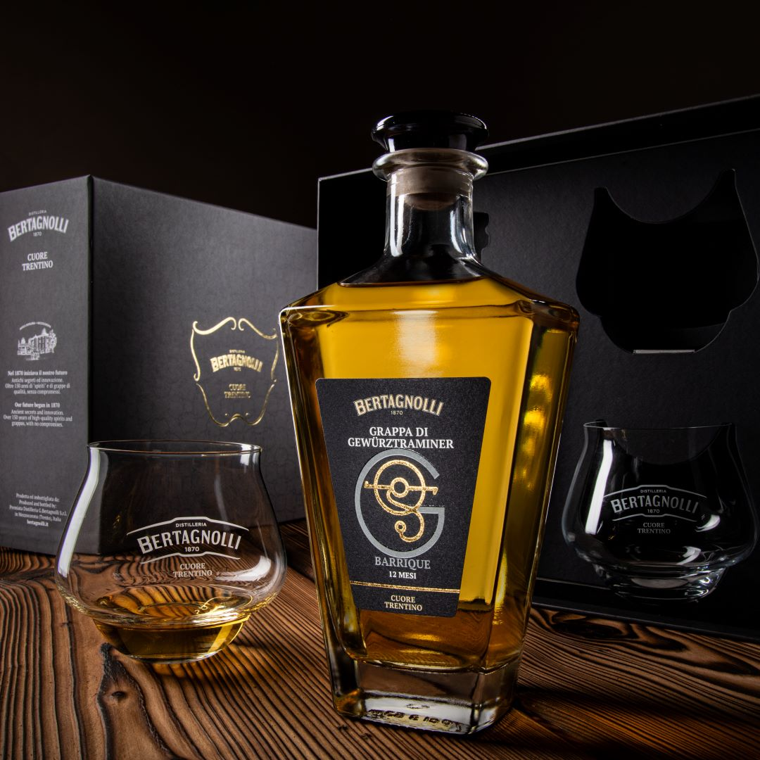Black Box Grappa Gewürztraminer Barrique with two Glasses